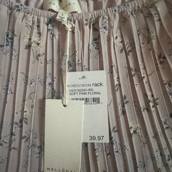 MELLODAY Pink Floral Off Shoulder Pleated Dress - Picture 5 of 9